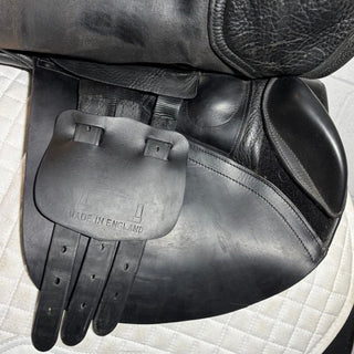 Albion Kontrol Adjusta Jump Black 17.5" W 6 | Saddles Direct