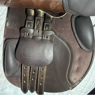Arena Dual Flap Jump Brown 17.5" ADJ 8 | Saddles Direct