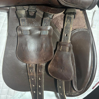 Bates WIDE AP GP Brown 16.5" ADJ 8 | Saddles Direct