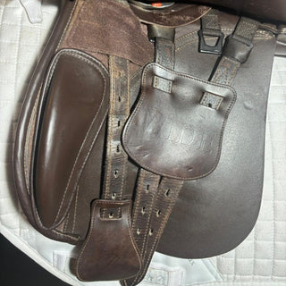 Bates WIDE AP GP Brown 16.5" ADJ 7 | Saddles Direct