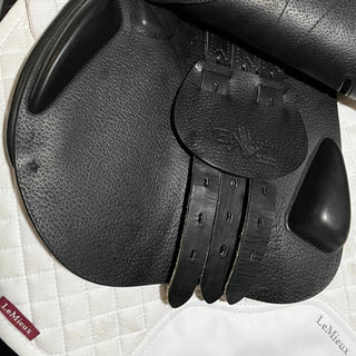 Equipe Expression Jump Black 17.5" MW 6 | Saddles Direct