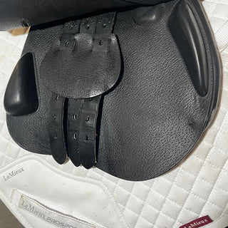 Equipe Expression Jump Black 17.5" MW 7 | Saddles Direct