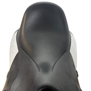 Fairfax Classic Dressage Black 17" ADJ 4 | Saddles Direct