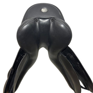 Fairfax Classic Dressage Black 17" ADJ 8 | Saddles Direct