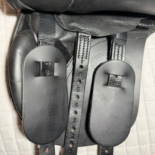 Kent and Masters MPO pony club GP Black 15" ADJ 7 | Saddles Direct