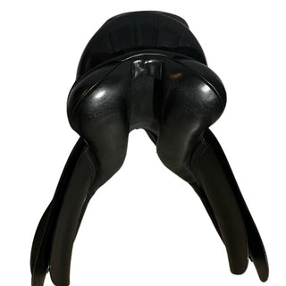 Oakfield GP Black 17" MW 7 | Saddles Direct