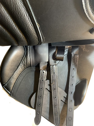 Albion K2 Jump ADJUSTA *NEW* Black 17" MW 2 | Saddles Direct