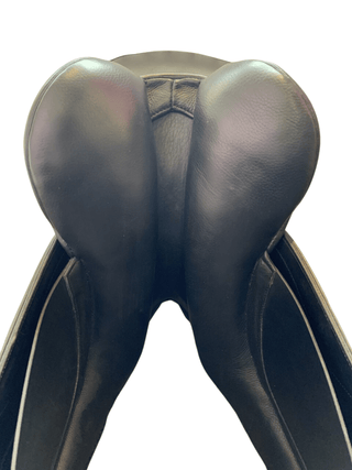 Paul Jones Dressage Black 17.5" MW 4 | Saddles Direct