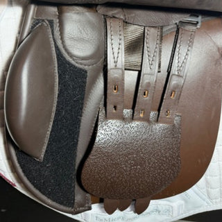 Black Country Event *Classic Tree* GP Brown 17.5" W