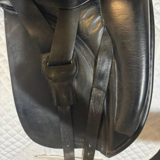 Black Country Eloquence Dressage *Classic Tree* Black 17" MW