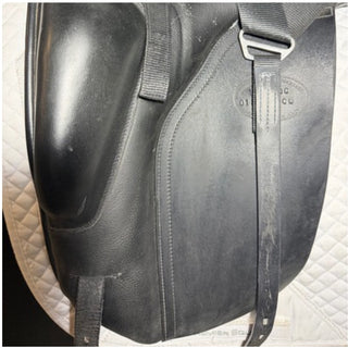 Fairfax Classic Cupped Flap Dressage Black 17.5" ADJ