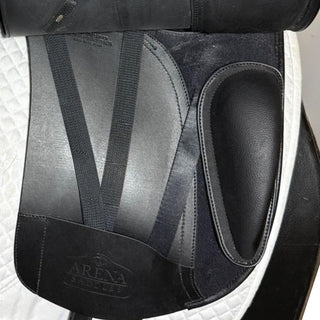 Arena Dual Flap Dressage Black 17" ADJ