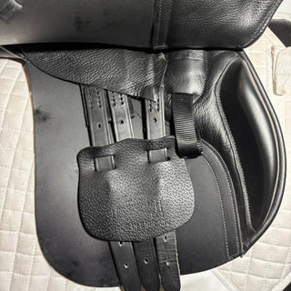 Albion K2 GP Adjusta Black 17.5" M 8 | Saddles Direct
