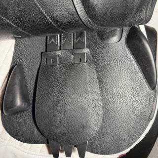 Amerigo Vega Jump Special Dual Flap Pinerolo Black 17" MW 8 | Saddles Direct
