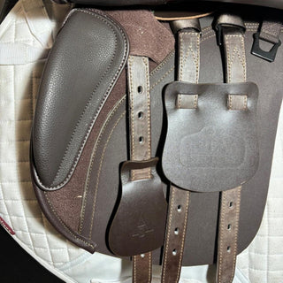 Arena All Purpose Cob/Wide GP Brown 16.5" ADJ 7 | Saddles Direct