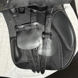 Arena All Purpose GP Black 17.5" ADJ 7 | Saddles Direct