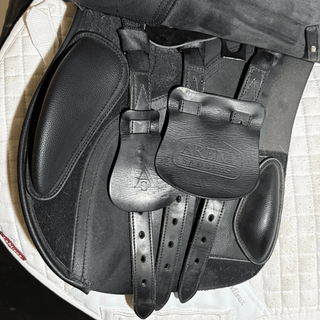 Arena All Purpose GP Black 17.5" ADJ 6 | Saddles Direct