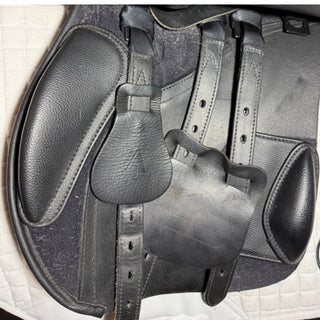 Arena All Purpose GP Black 17.5" ADJ 7 | Saddles Direct