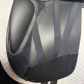 Arena Cob/Wide Dressage Black 16.5" ADJ 7 | Saddles Direct