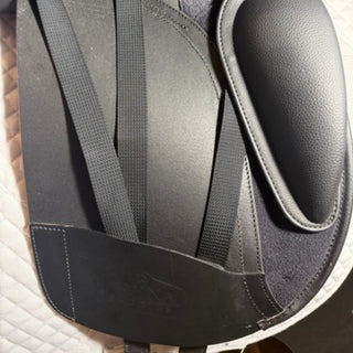 Arena Cob/Wide Dressage Black 16.5" ADJ 8 | Saddles Direct