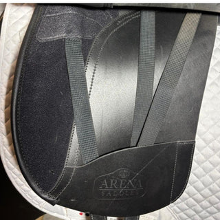 Arena Cob/Wide Dressage Black 17.5" ADJ 7 | Saddles Direct