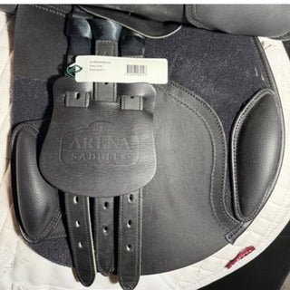 Arena Dual Flap Jump Black 17" ADJ 8 | Saddles Direct