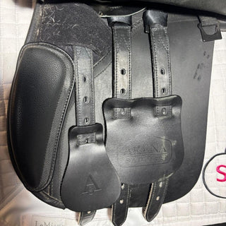Arena General Purpose Wide/Cob Black 17" ADJ 7 | Saddles Direct