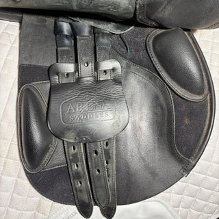 Arena Jump Black 16.5" ADJ 7 | Saddles Direct