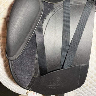 Arena Wide/Cob Dressage Black 16.5" ADJ 7 | Saddles Direct