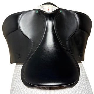 Arena Wide/Cob Dressage Black 17" ADJ 6 | Saddles Direct