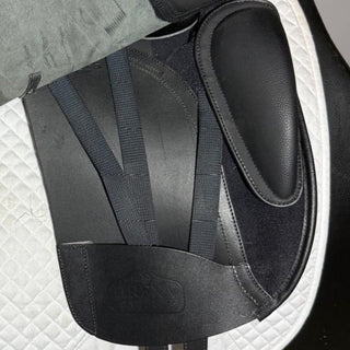 Arena Wide/Cob Dressage Black 17" ADJ 8 | Saddles Direct