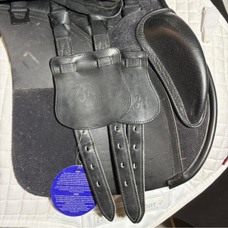 Bates All Purpose GP Black 17.5" ADJ 8 | Saddles Direct