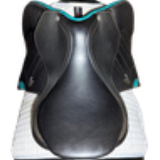 Bates Victrix Jump Black 16.5" ADJ 6 | Saddles Direct