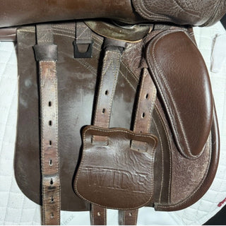 Bates Wide All Purpose GP Heritage Brown 17.5" ADJ 8 | Saddles Direct
