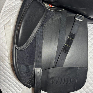 Bates WIDE+ Dressage Black 16.5" ADJ 5 | Saddles Direct