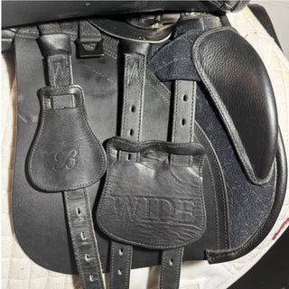 Bates Wide/Cob All Purpose GP Heritage Leather Black 16.5" ADJ 8 | Saddles Direct