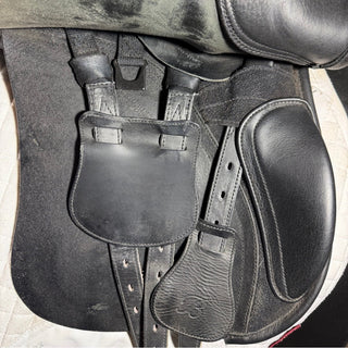 Bates Wide/Cob All Purpose GP Heritage Leather Black 18" ADJ 8 | Saddles Direct