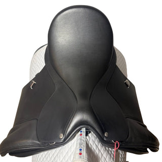 Bates Wide/Cob Dressage Heritage Leather Black 17.5" ADJ 4 | Saddles Direct