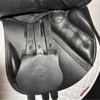 Black Country Quantum Jump Black 17" MW 8 | Saddles Direct