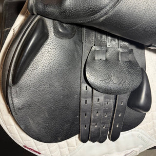 Equipe Synergy Jump Black 17.5" +1 MW 7 | Saddles Direct