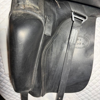 Fairfax Classic cup Dressage Black 17.5" ADJ 7 | Saddles Direct