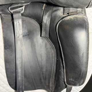Fairfax Classic cup Dressage Black 17.5" ADJ 8 | Saddles Direct