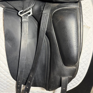 Fairfax Classic Cupped Flap Dressage MDC Dressage Black 17.5" ADJ 8 | Saddles Direct