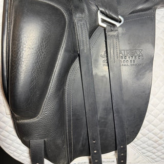 Fairfax Classic Cupped Flap Dressage MDC Dressage Black 17.5" ADJ 7 | Saddles Direct