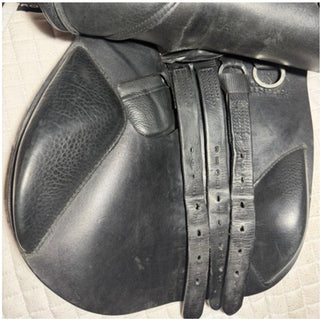 Fairfax Classic Cupped Flap Jump Black 17" ADJ 7 | Saddles Direct