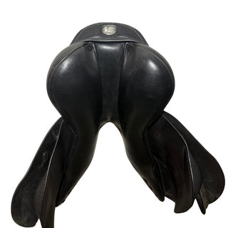 Fairfax Classic Cupped Flap Jump Black 17" ADJ 9 | Saddles Direct