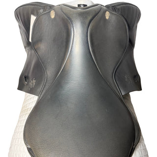 Fairfax Classic Cupped Flap Jump Black 17" ADJ 6 | Saddles Direct