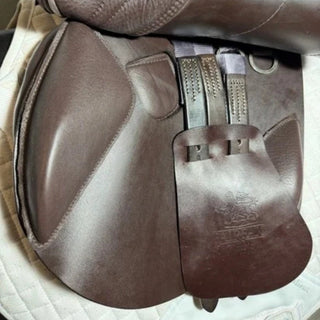 Fairfax Classic Deluxe Dual Flap Jump Brown 17.5" ADJ 7 | Saddles Direct