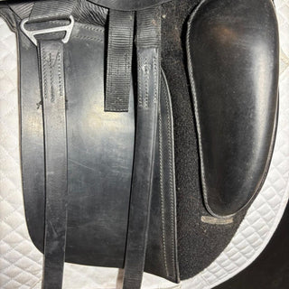 Fairfax Classic Dressage Black 17" ADJ 8 | Saddles Direct