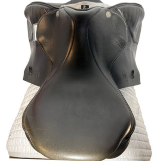 Fairfax Cupped Flap Classic Jump Black 17" ADJ 6 | Saddles Direct